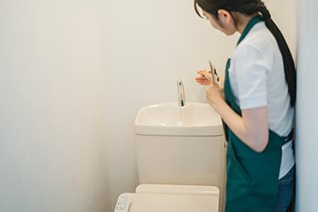 壁や天井の汚れが落ちなくなってきた